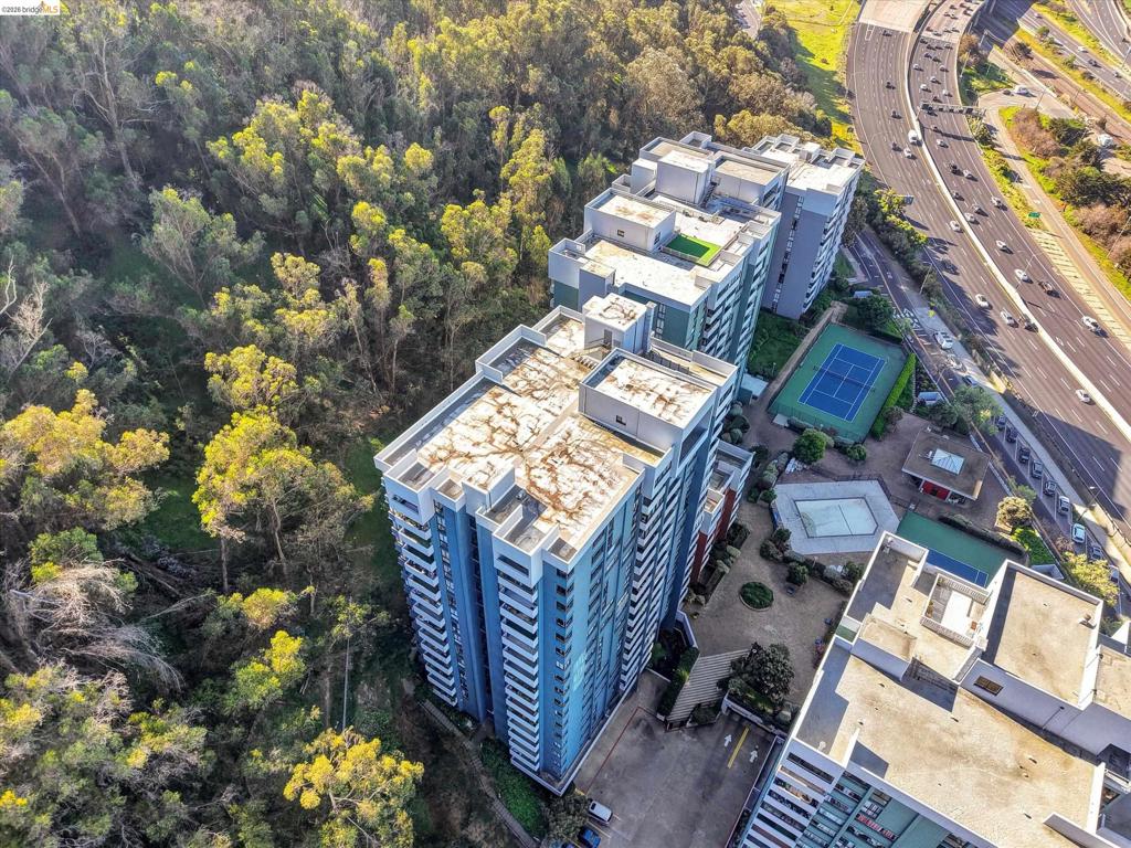 555 Pierce St 520