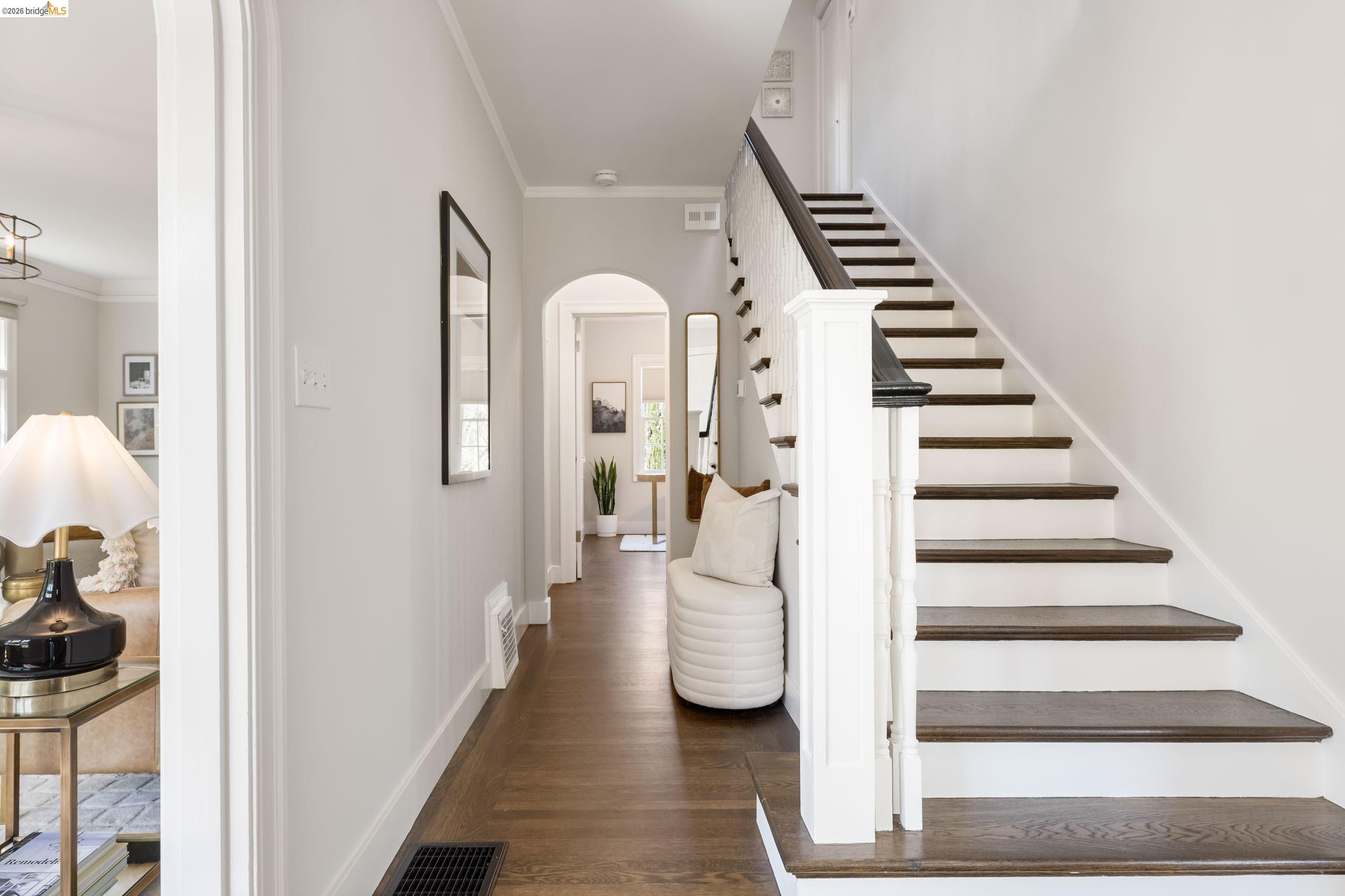 835 Grosvenor Pl