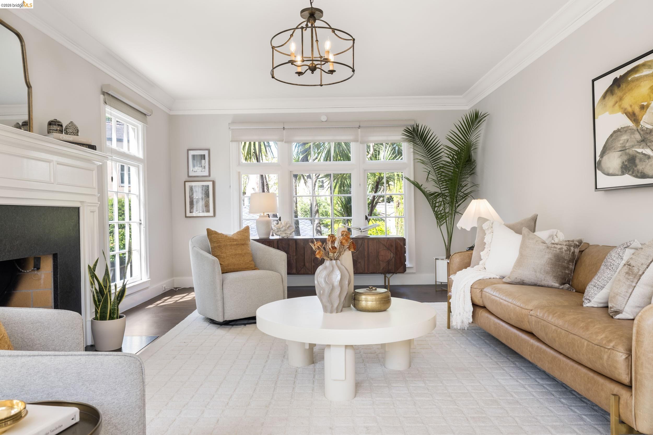 835 Grosvenor Pl