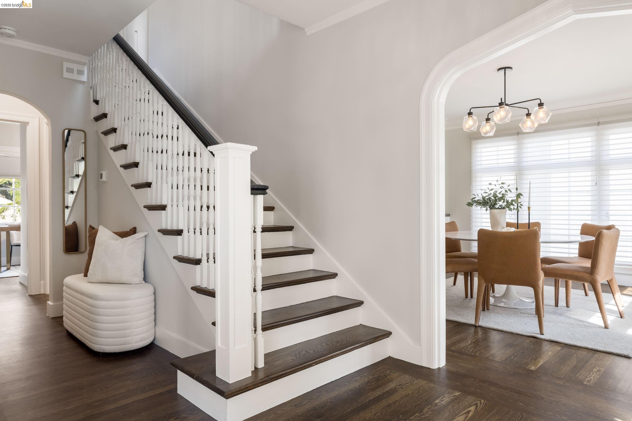835 Grosvenor Pl