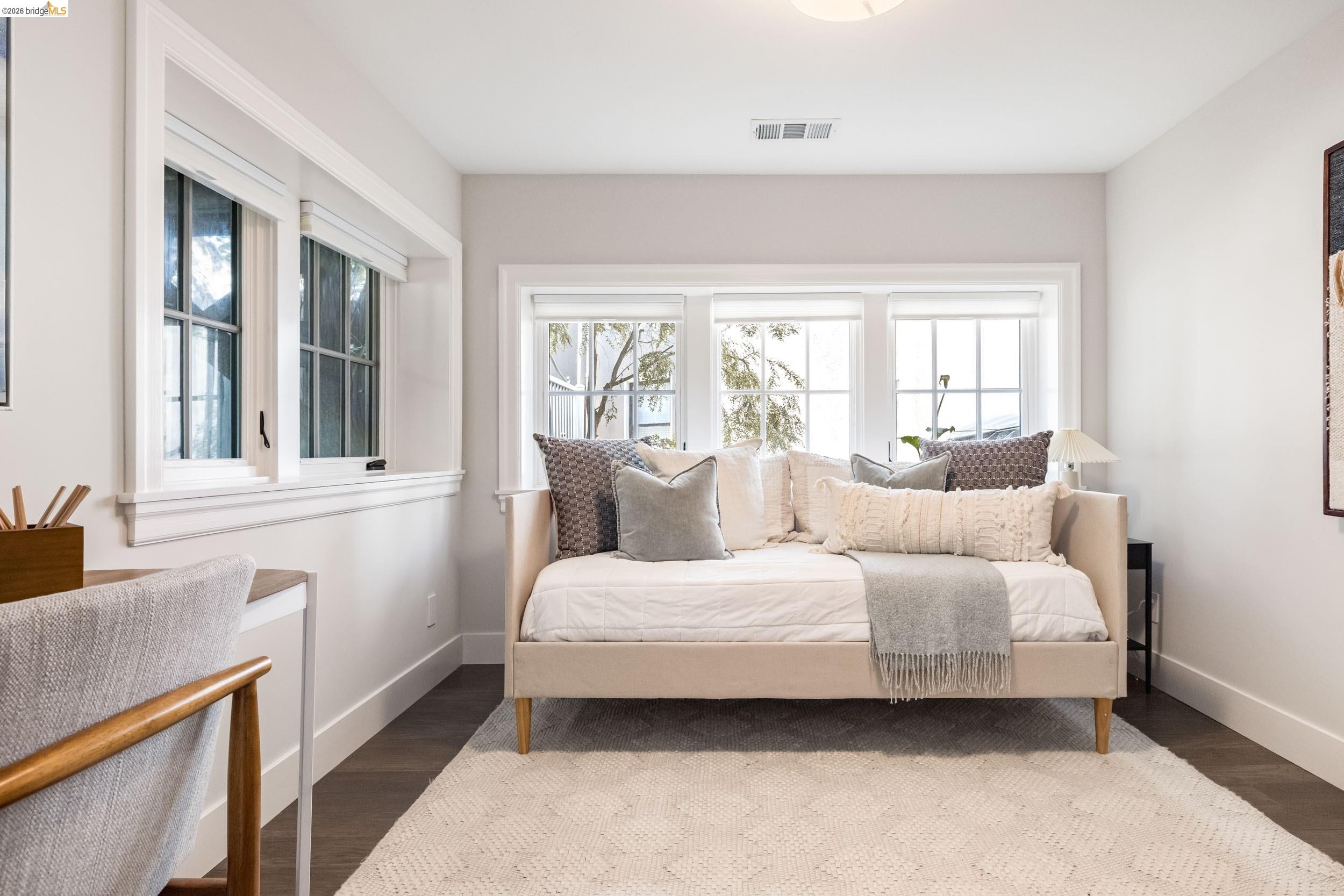 835 Grosvenor Pl