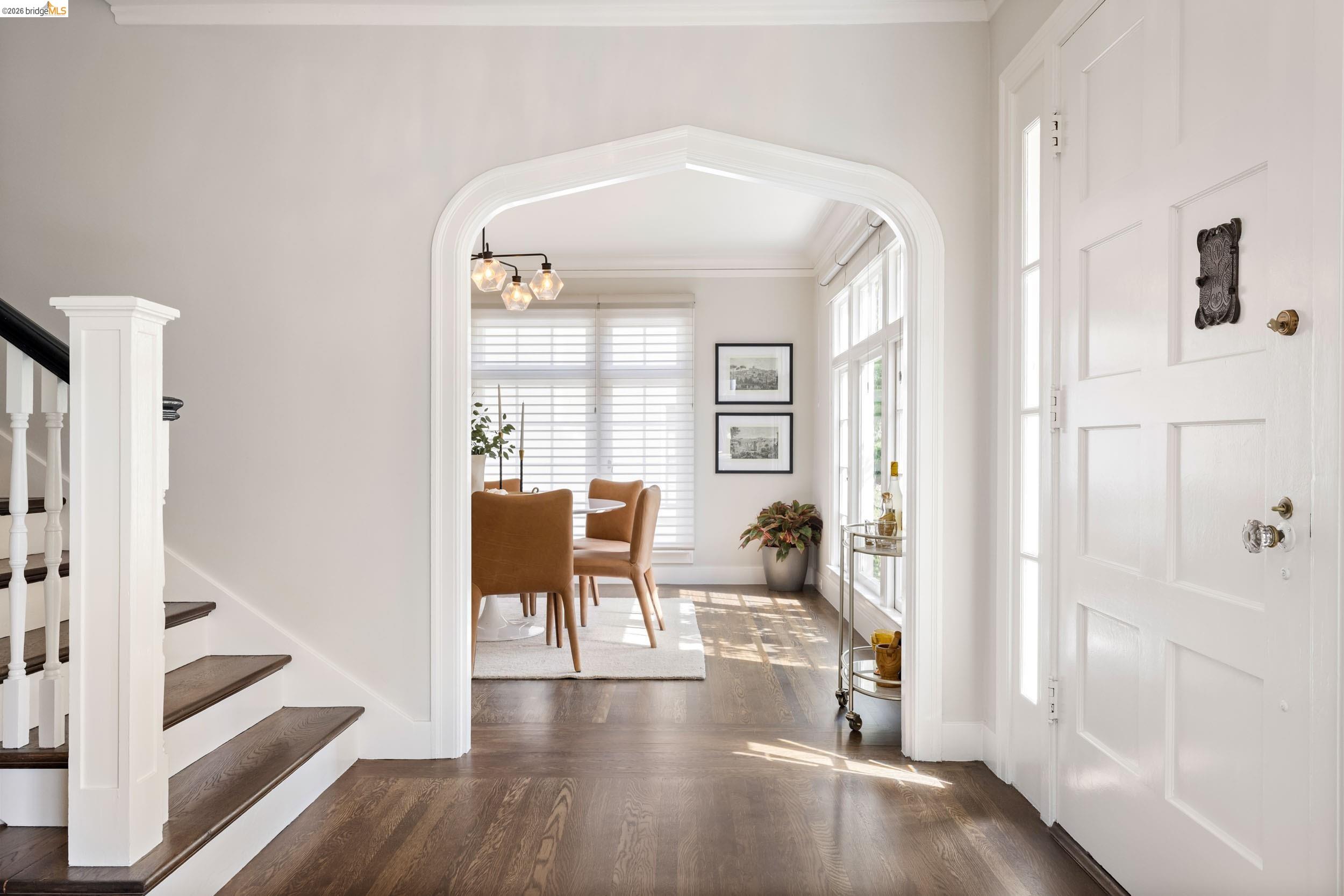 835 Grosvenor Pl