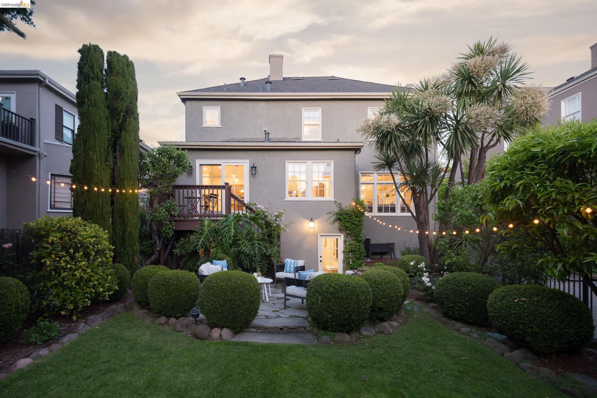 835 Grosvenor Pl