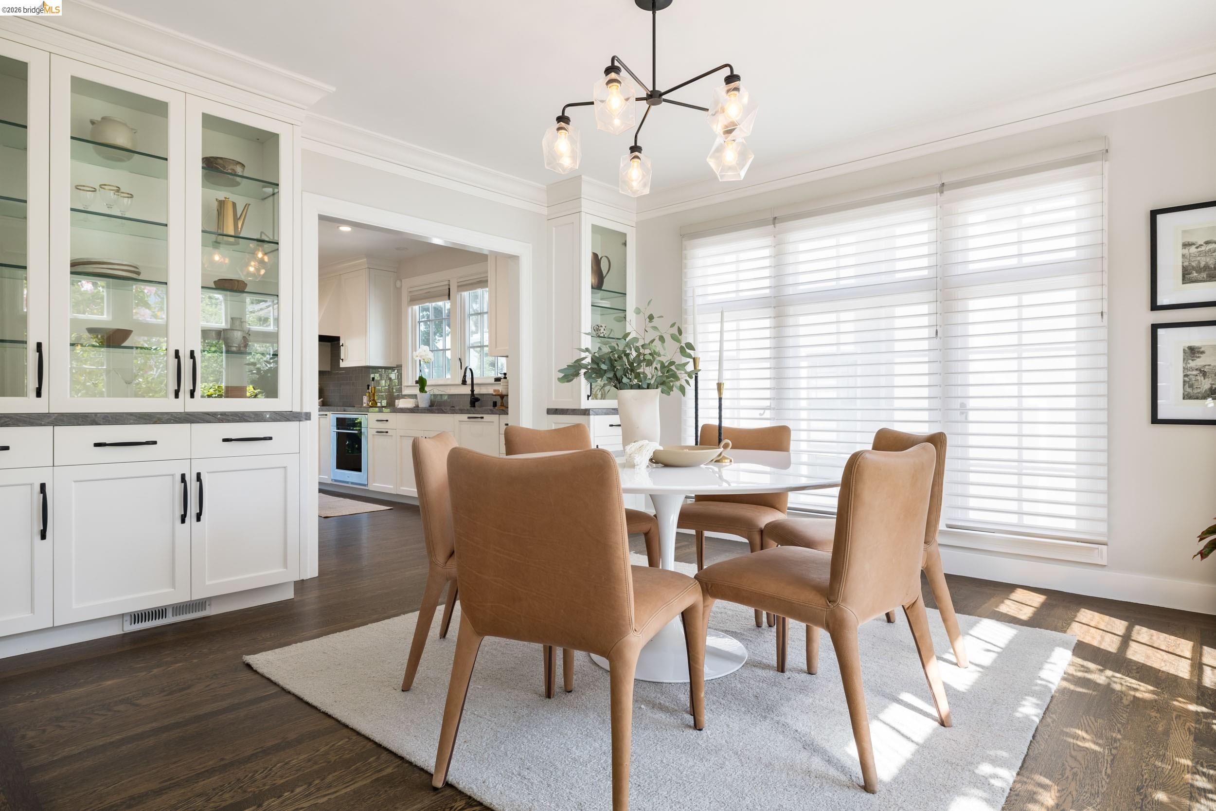 835 Grosvenor Pl