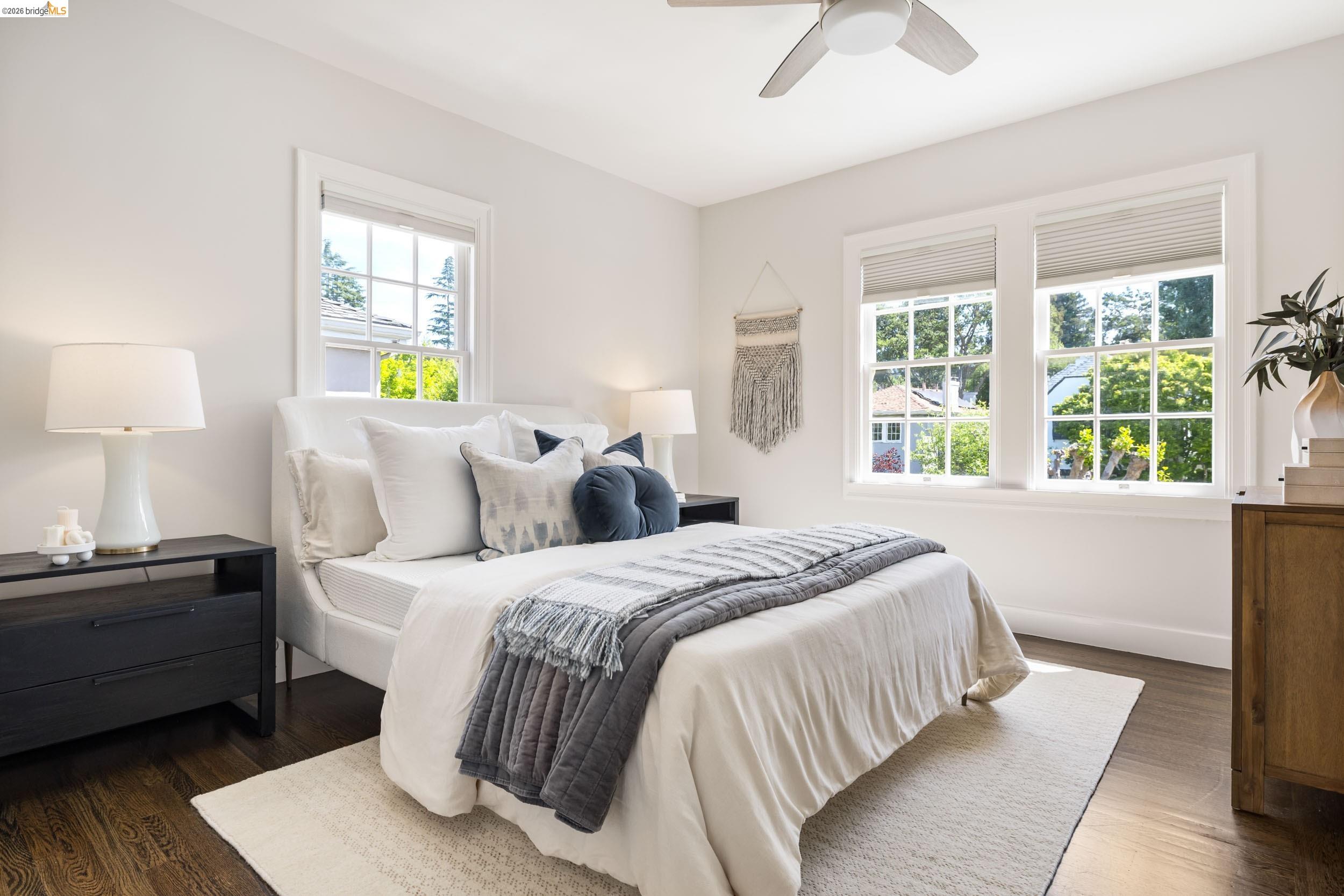 835 Grosvenor Pl