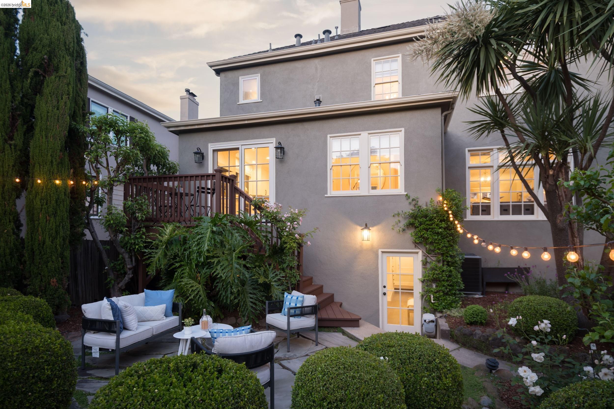 835 Grosvenor Pl