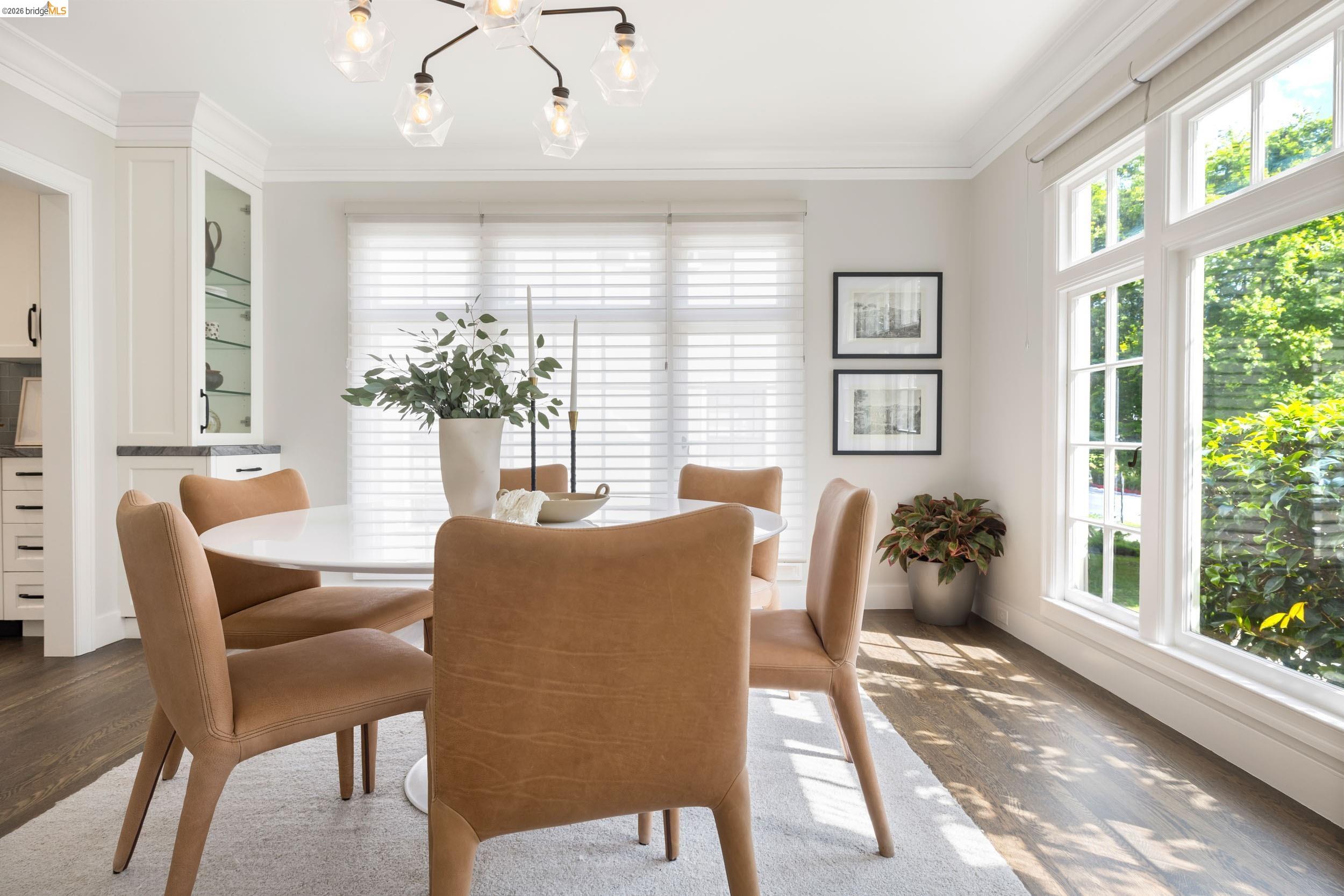 835 Grosvenor Pl
