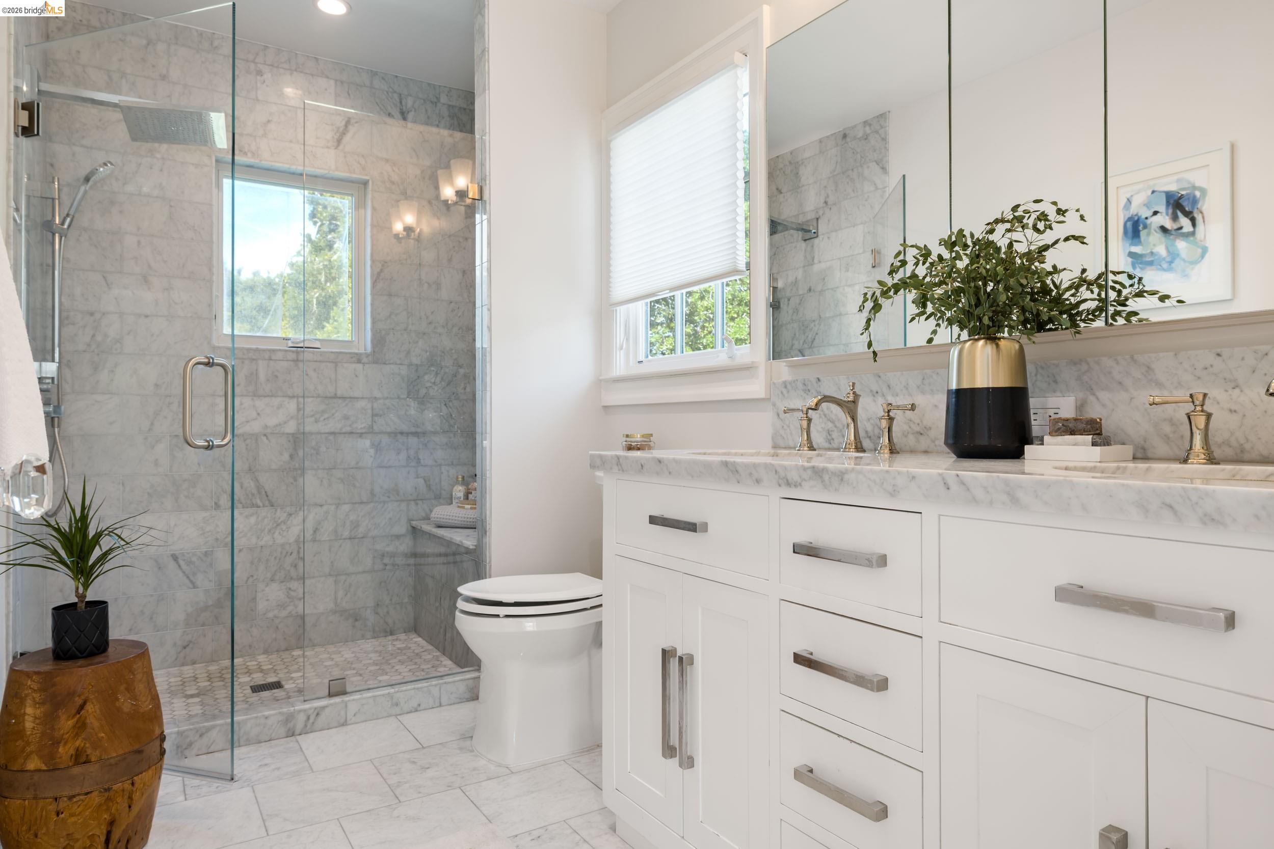 835 Grosvenor Pl