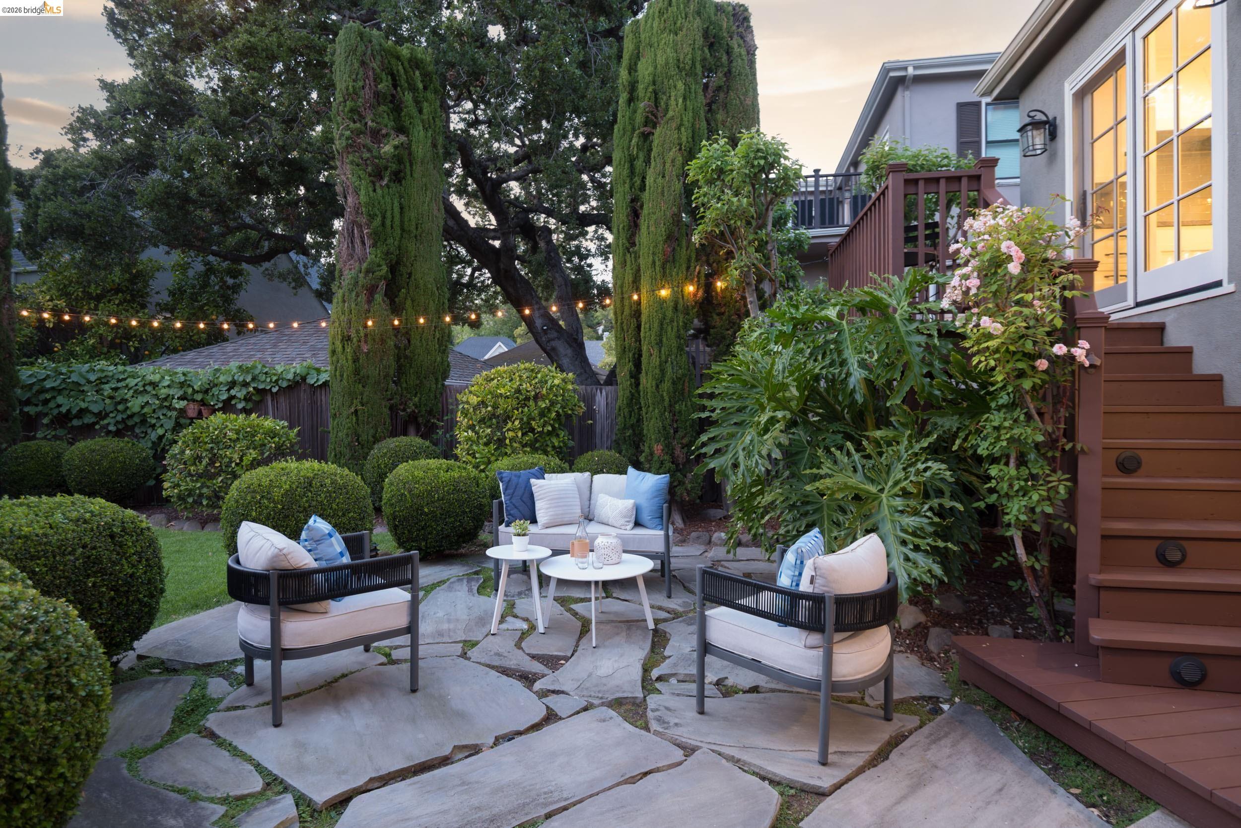 835 Grosvenor Pl