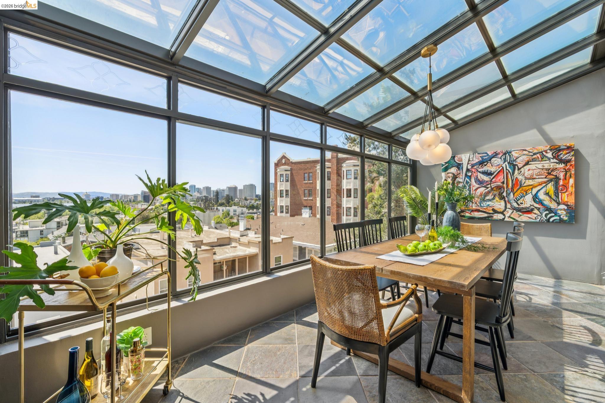525 Mandana Blvd # 402