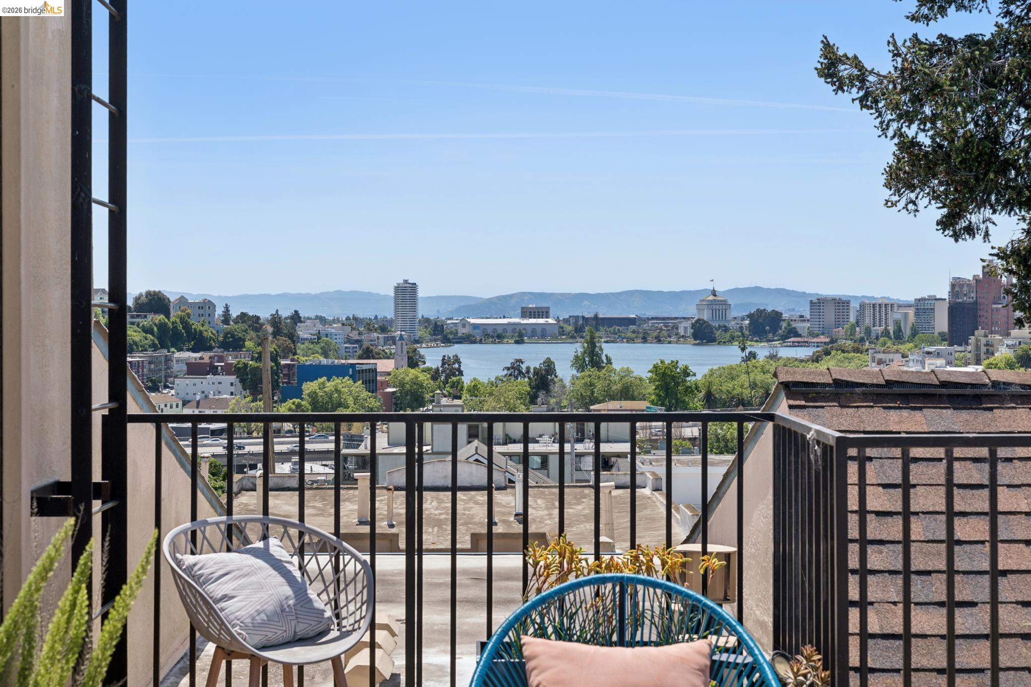 525 Mandana Blvd # 402