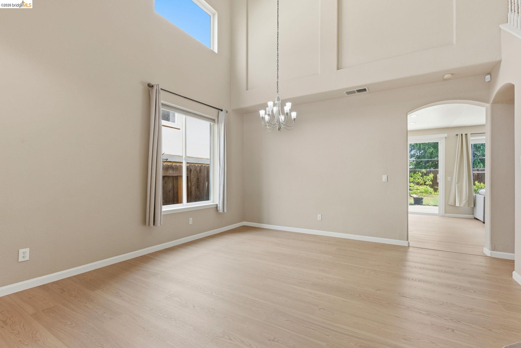 2415 Crystal Way