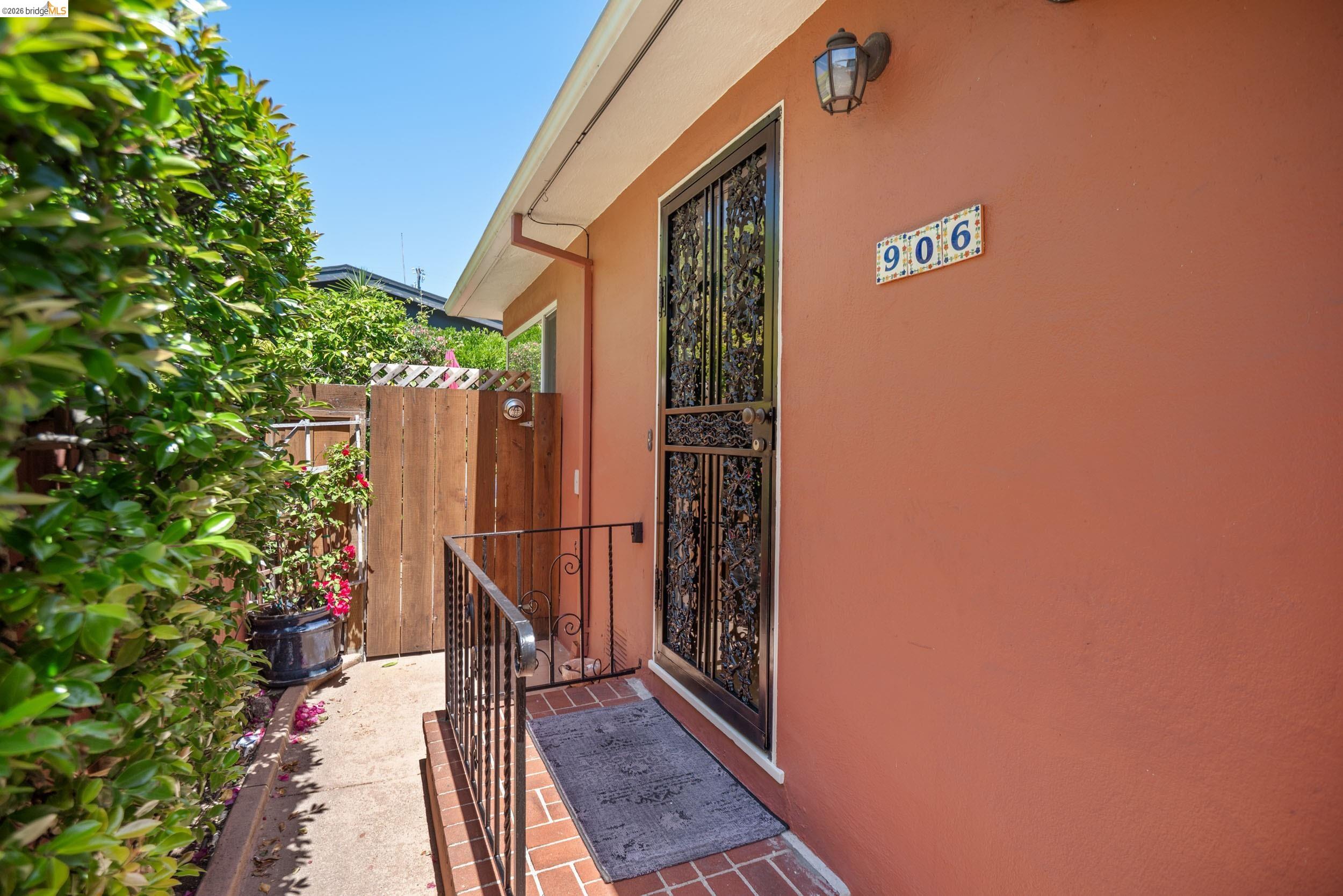 908 Prospect Ave