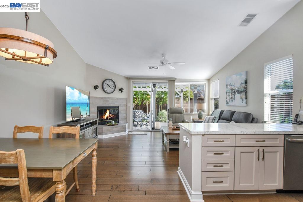 2294 El Monte Dr