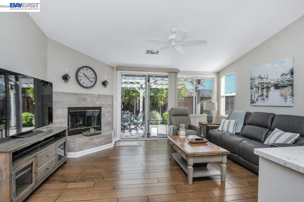 2294 El Monte Dr