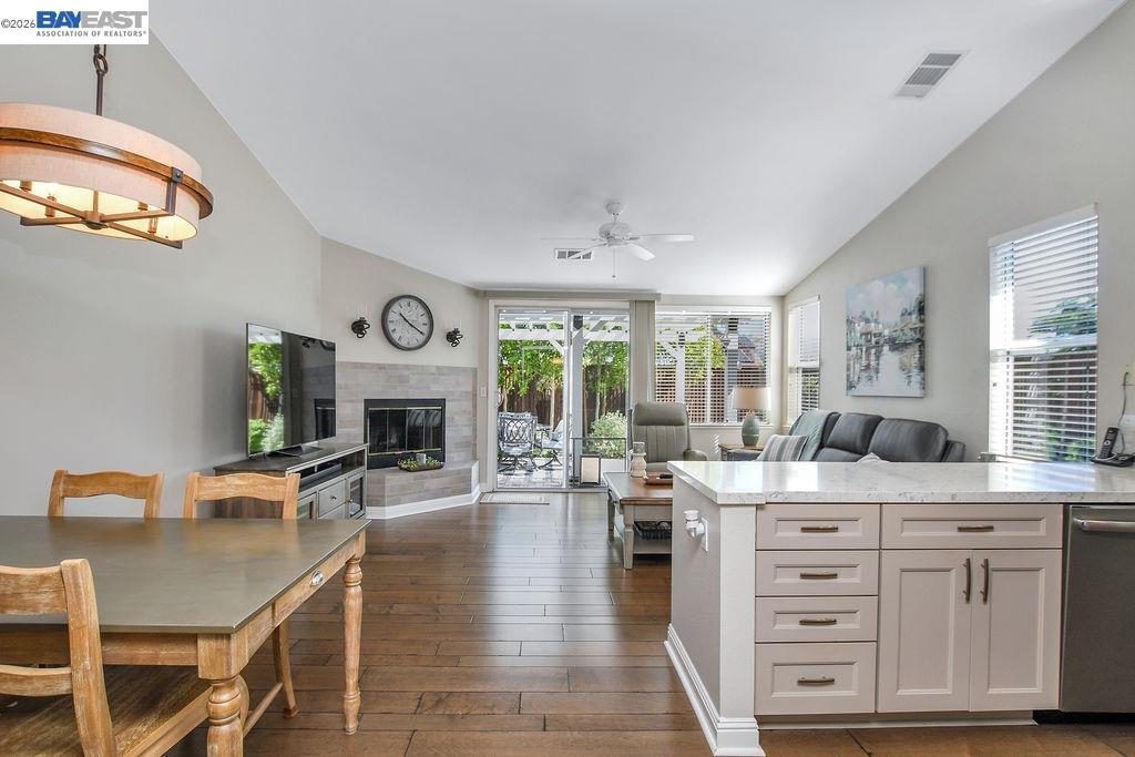 2294 El Monte Dr