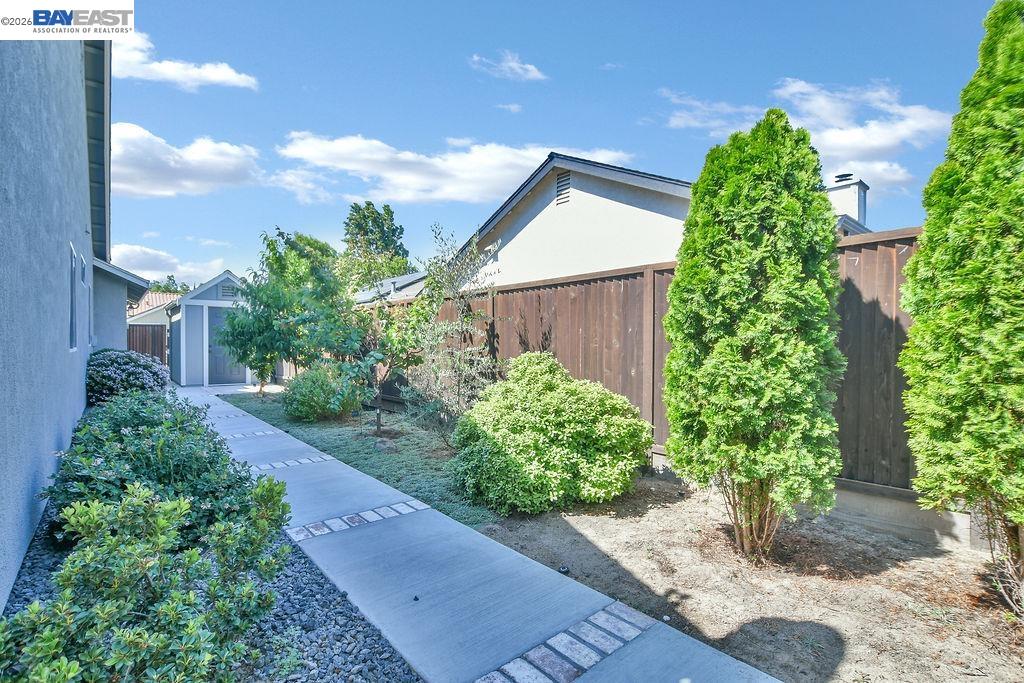 2294 El Monte Dr