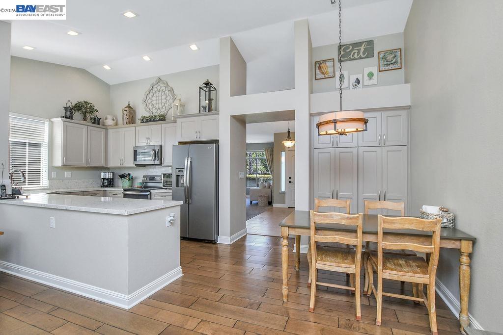 2294 El Monte Dr