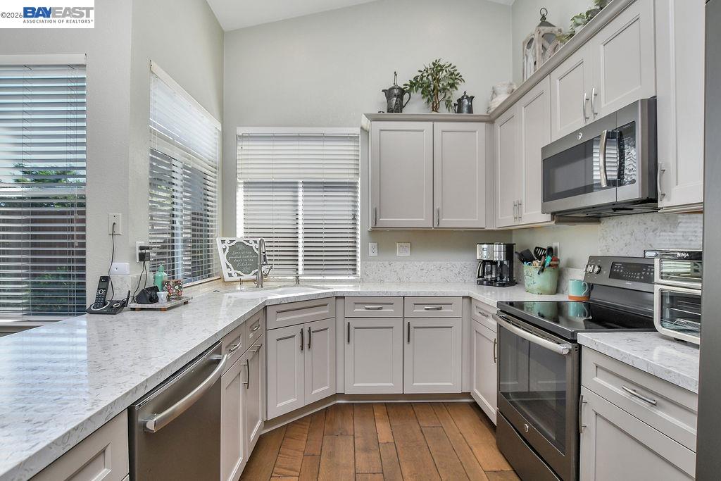 2294 El Monte Dr