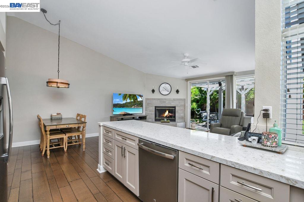 2294 El Monte Dr