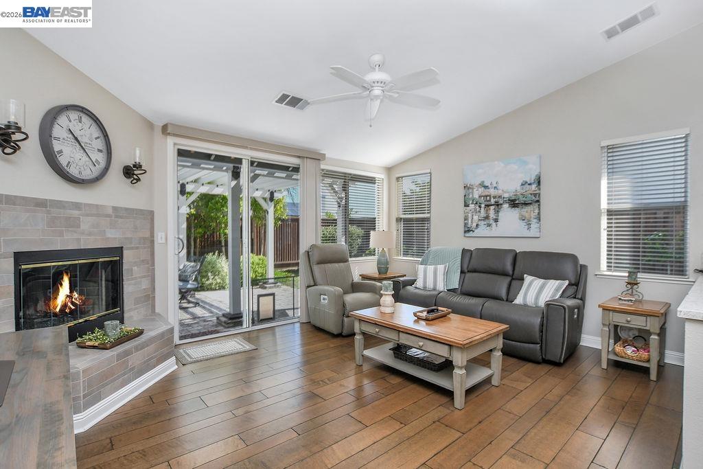 2294 El Monte Dr
