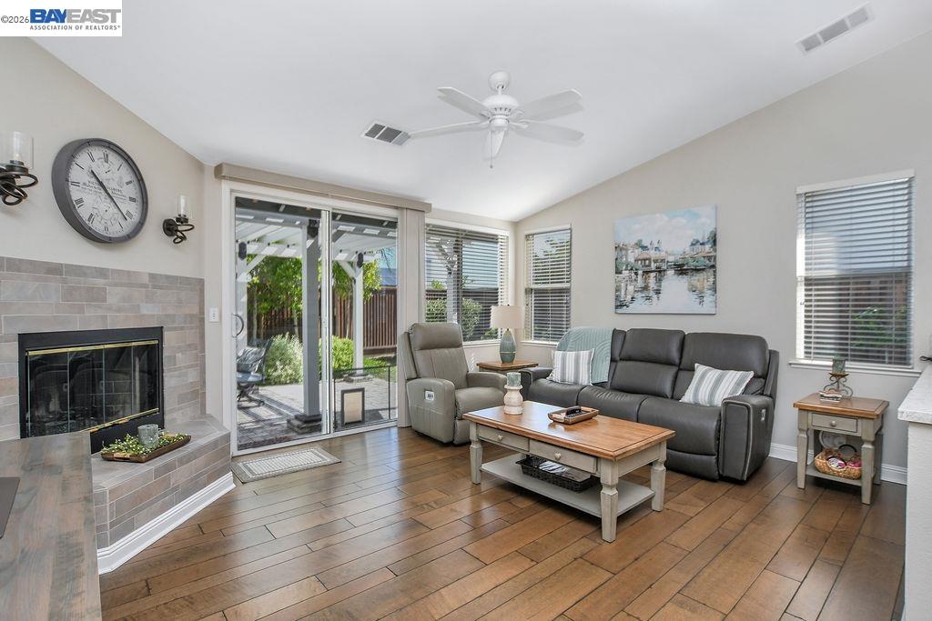 2294 El Monte Dr