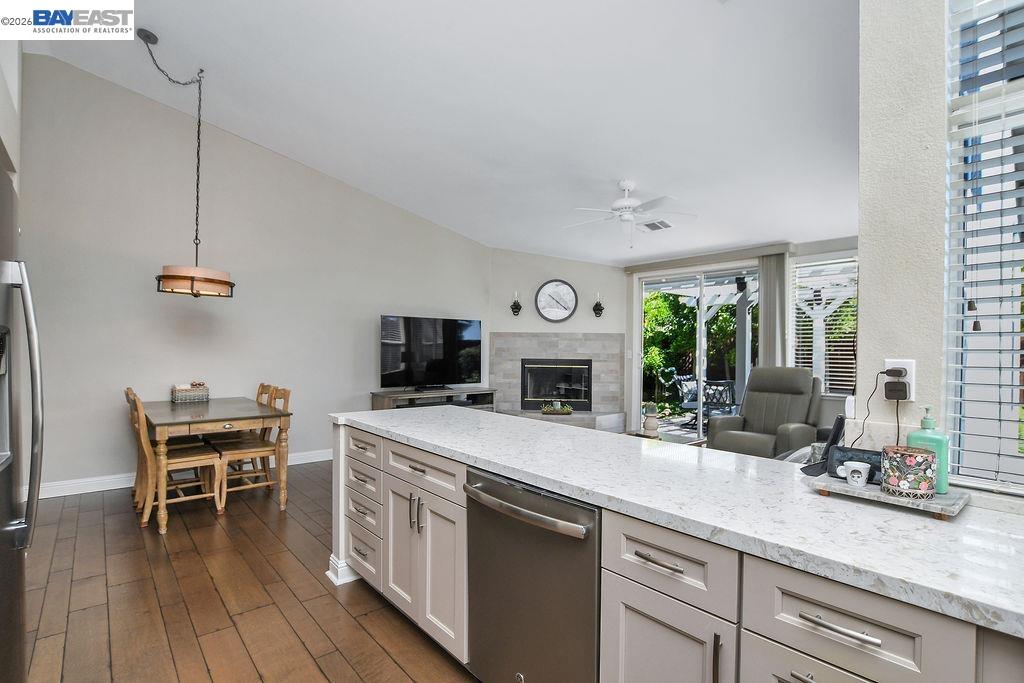 2294 El Monte Dr