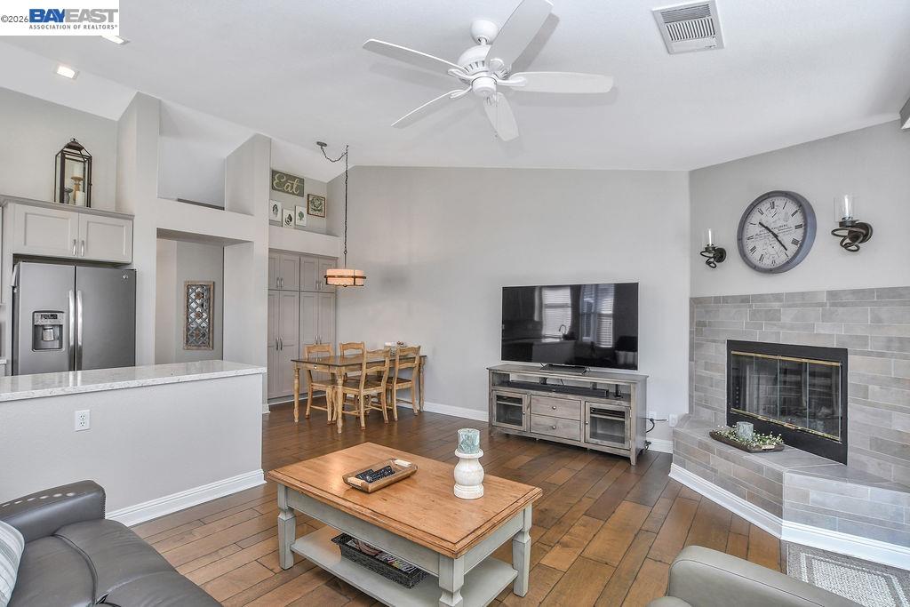 2294 El Monte Dr