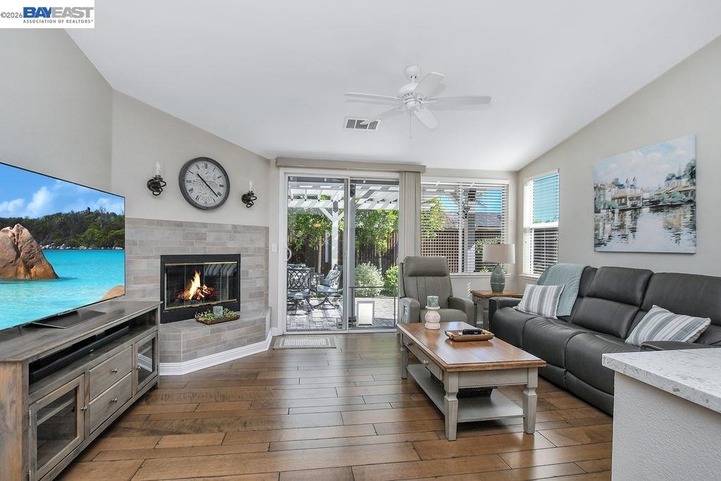 2294 El Monte Dr
