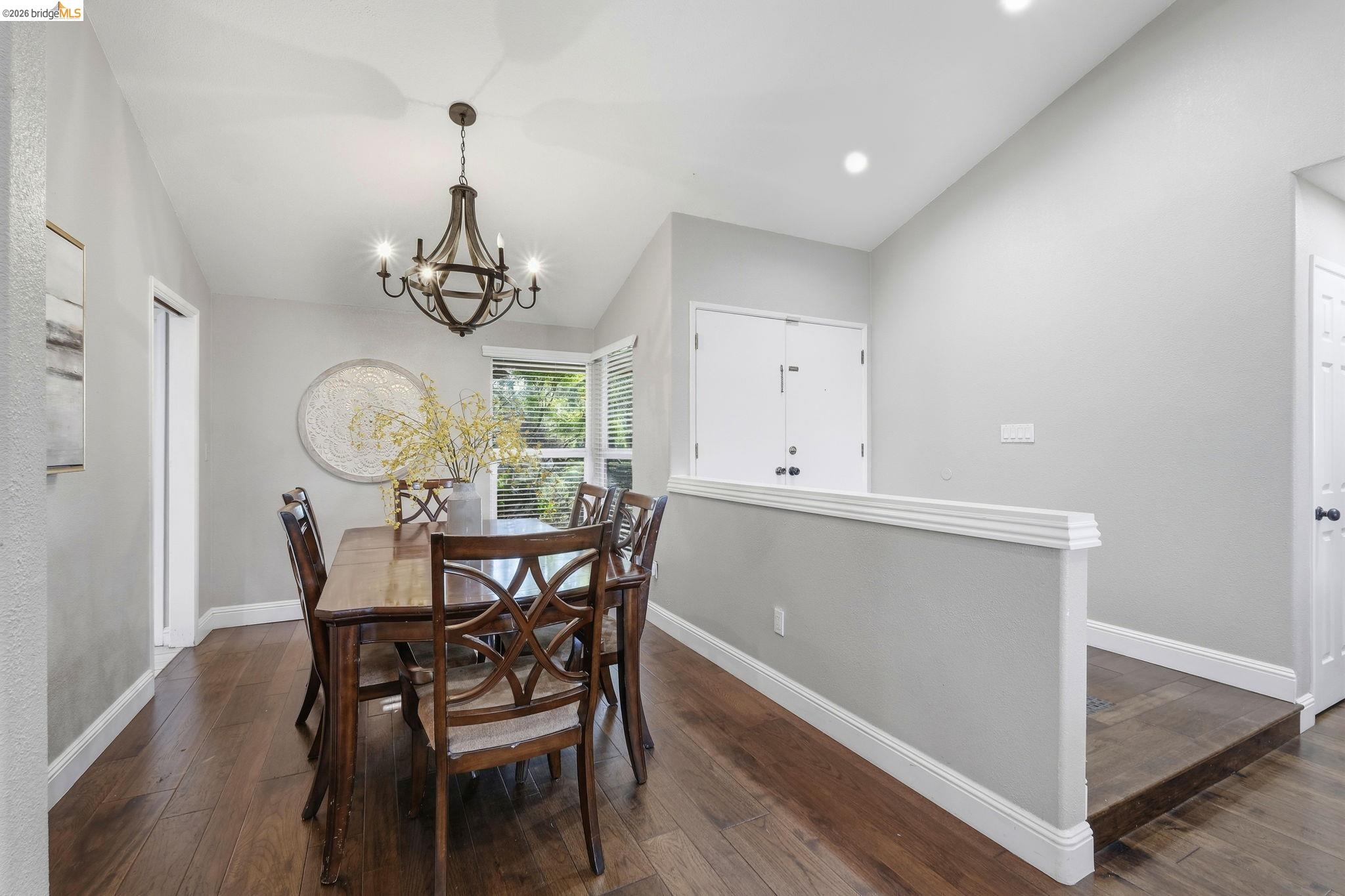 3309 Bluejay Dr