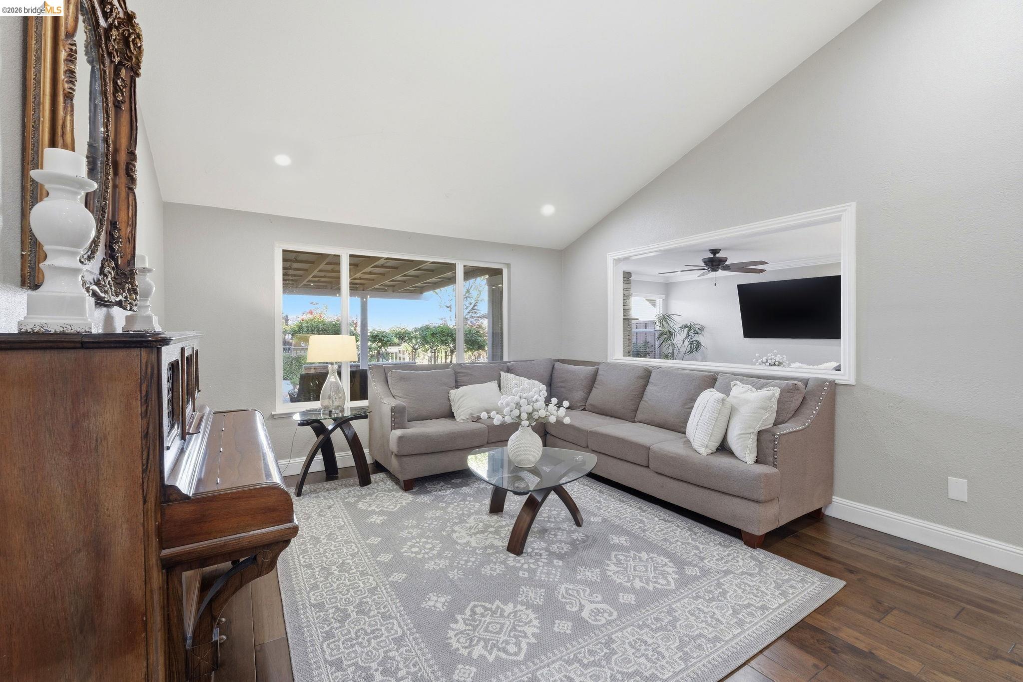 3309 Bluejay Dr