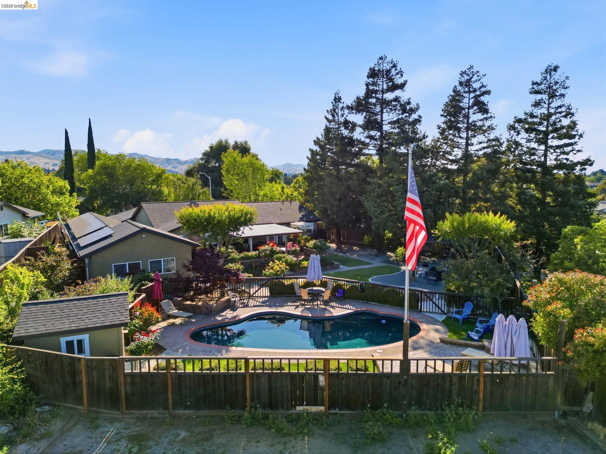 3309 Bluejay Dr