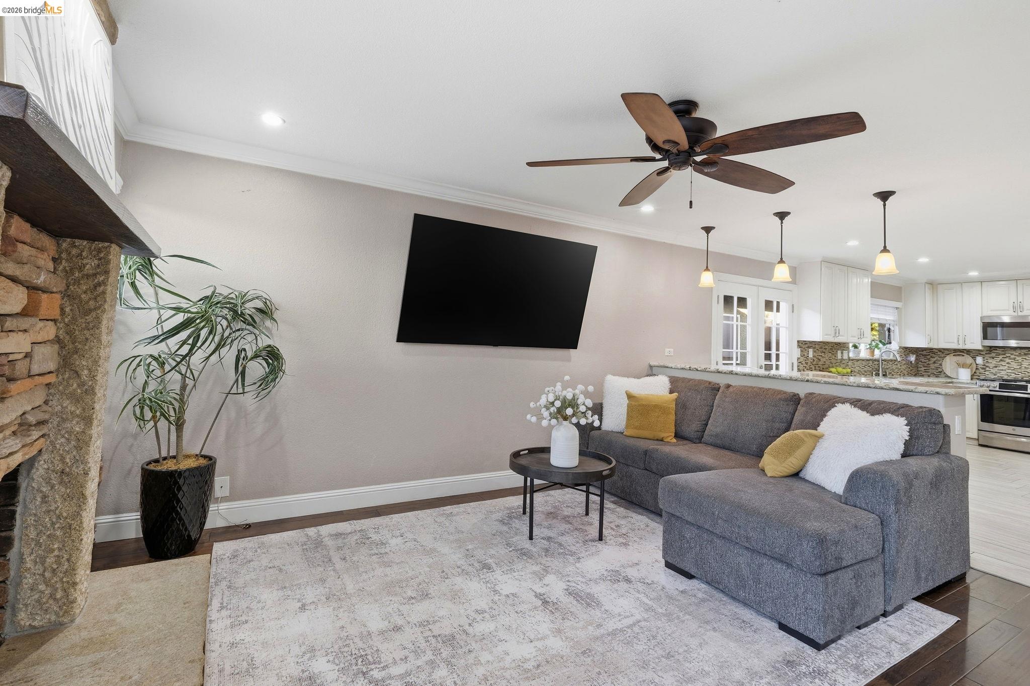 3309 Bluejay Dr