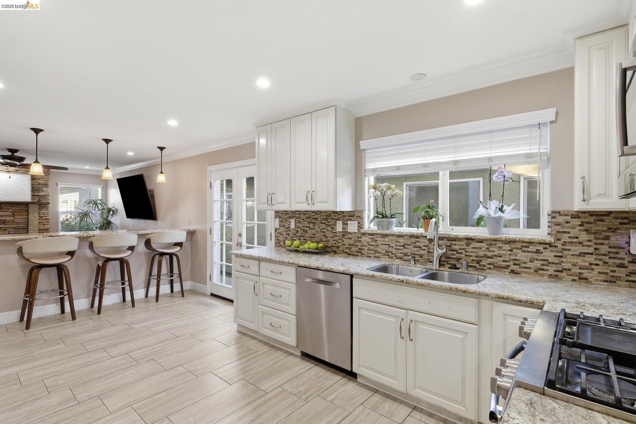 3309 Bluejay Dr