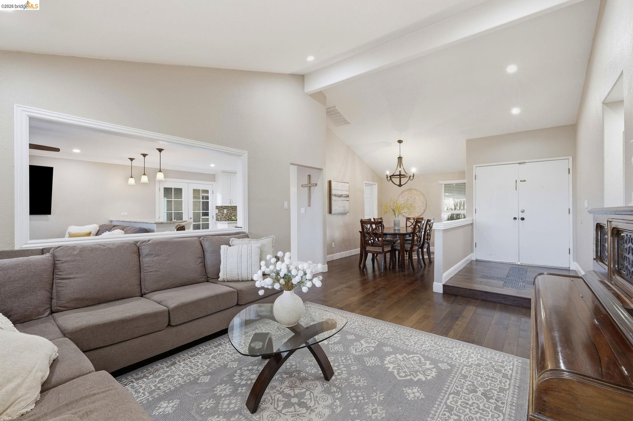 3309 Bluejay Dr