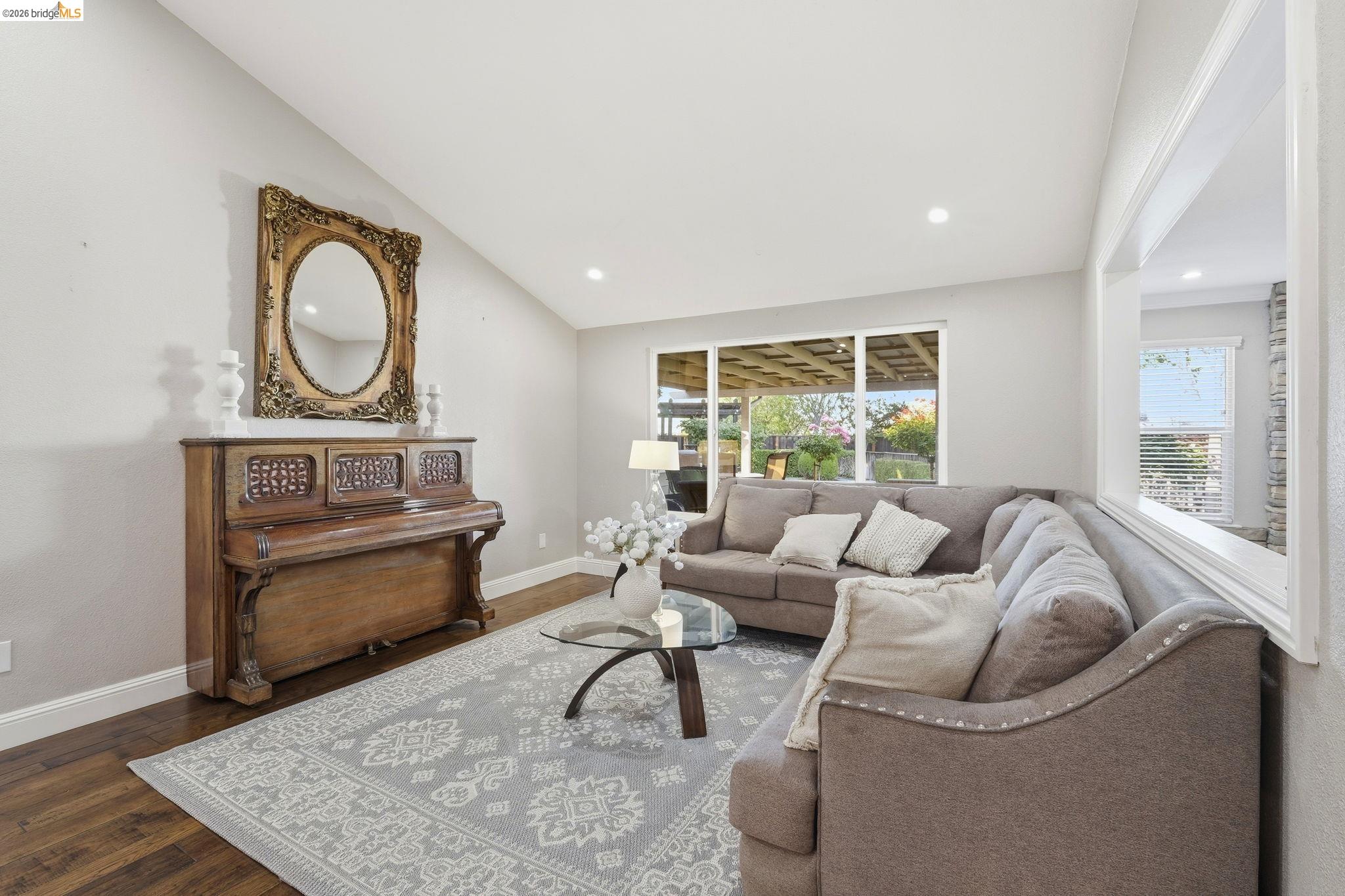 3309 Bluejay Dr