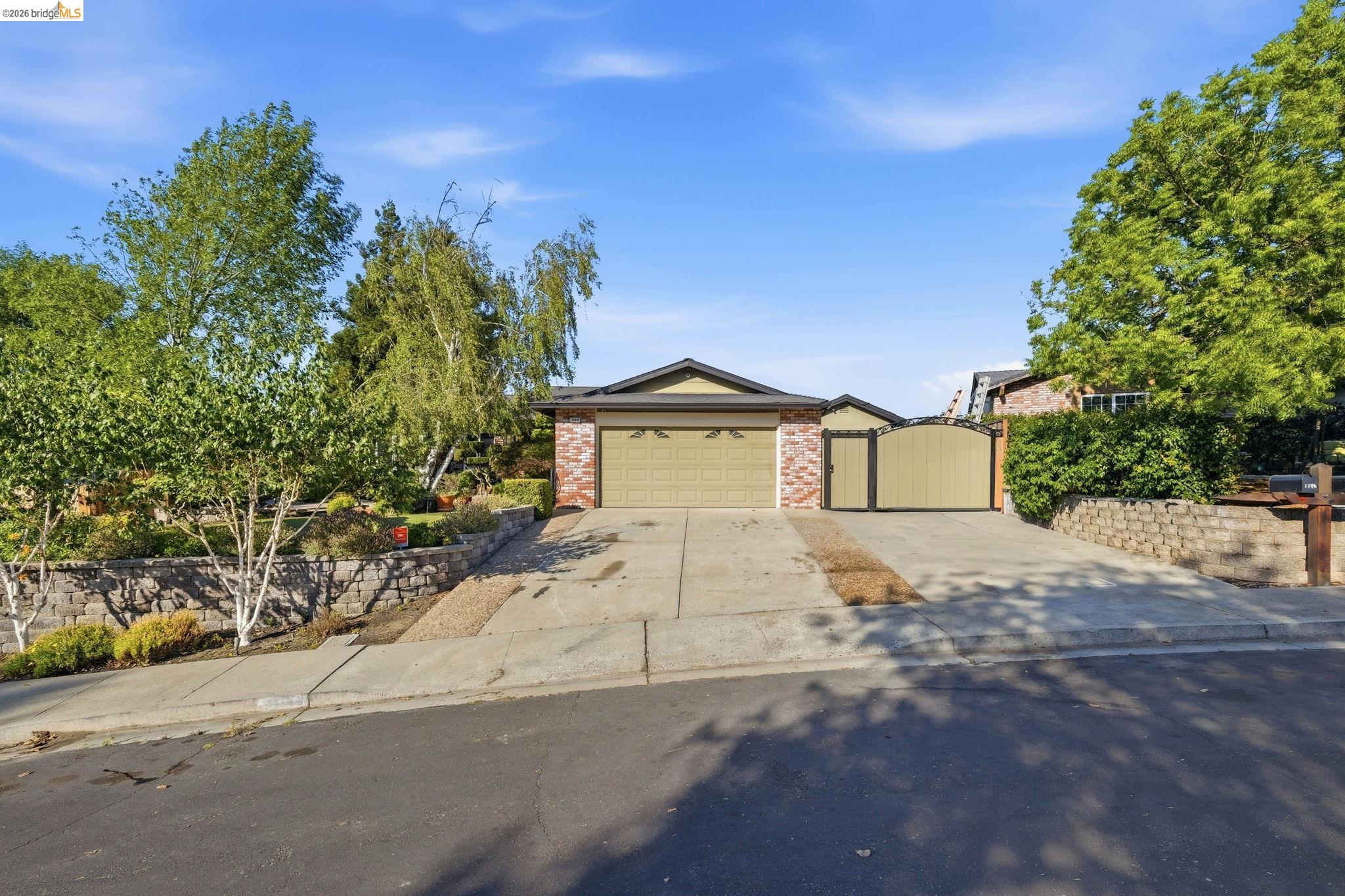 3309 Bluejay Dr