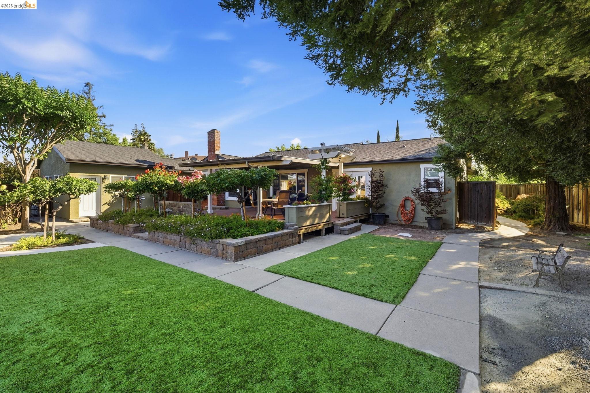 3309 Bluejay Dr