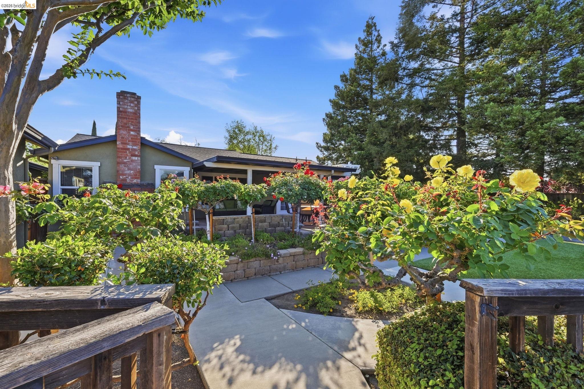 3309 Bluejay Dr