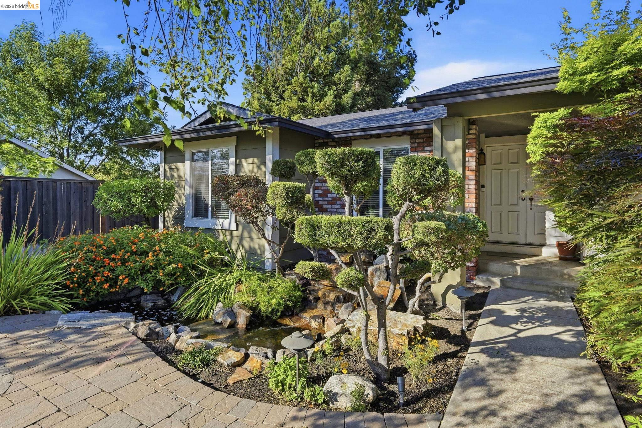 3309 Bluejay Dr