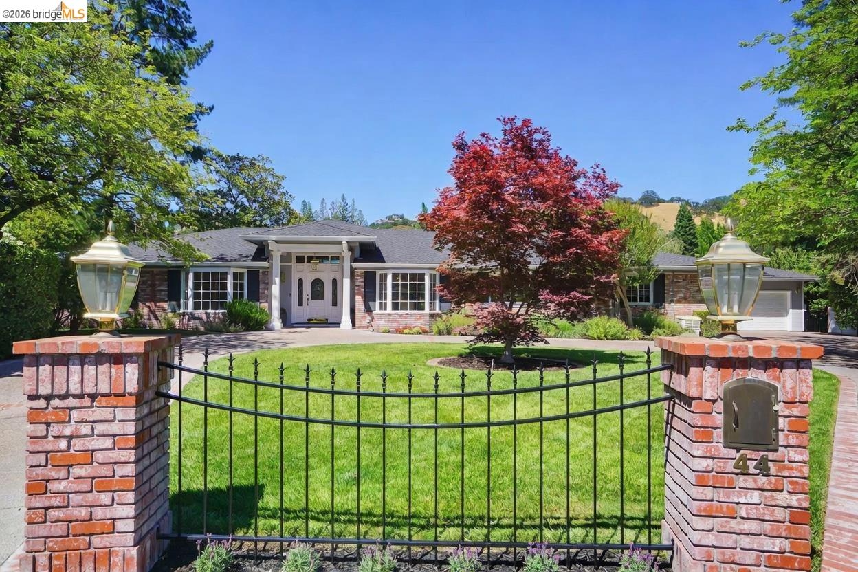 44 Squire Ct