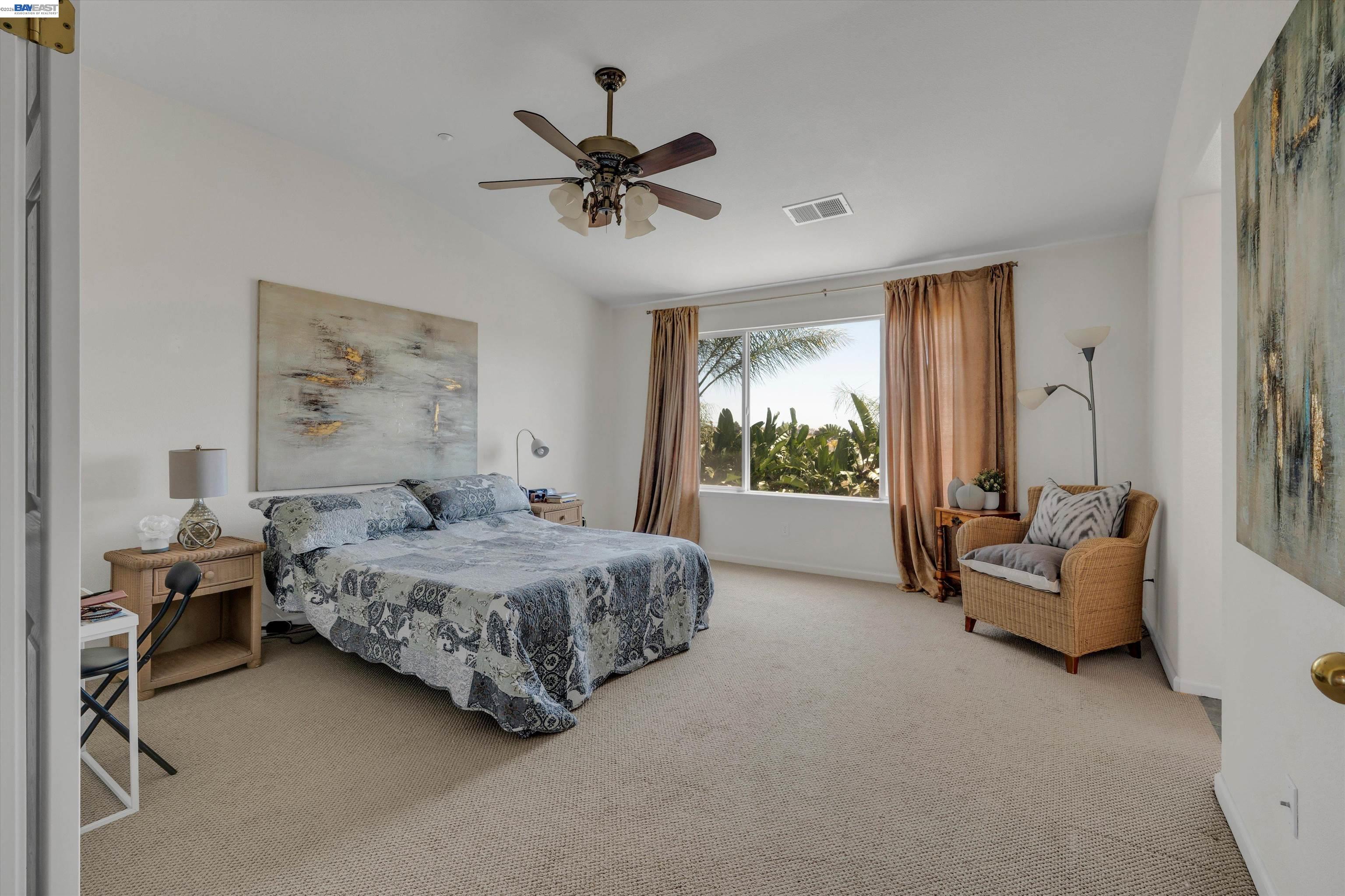 281 W Country Club Dr
