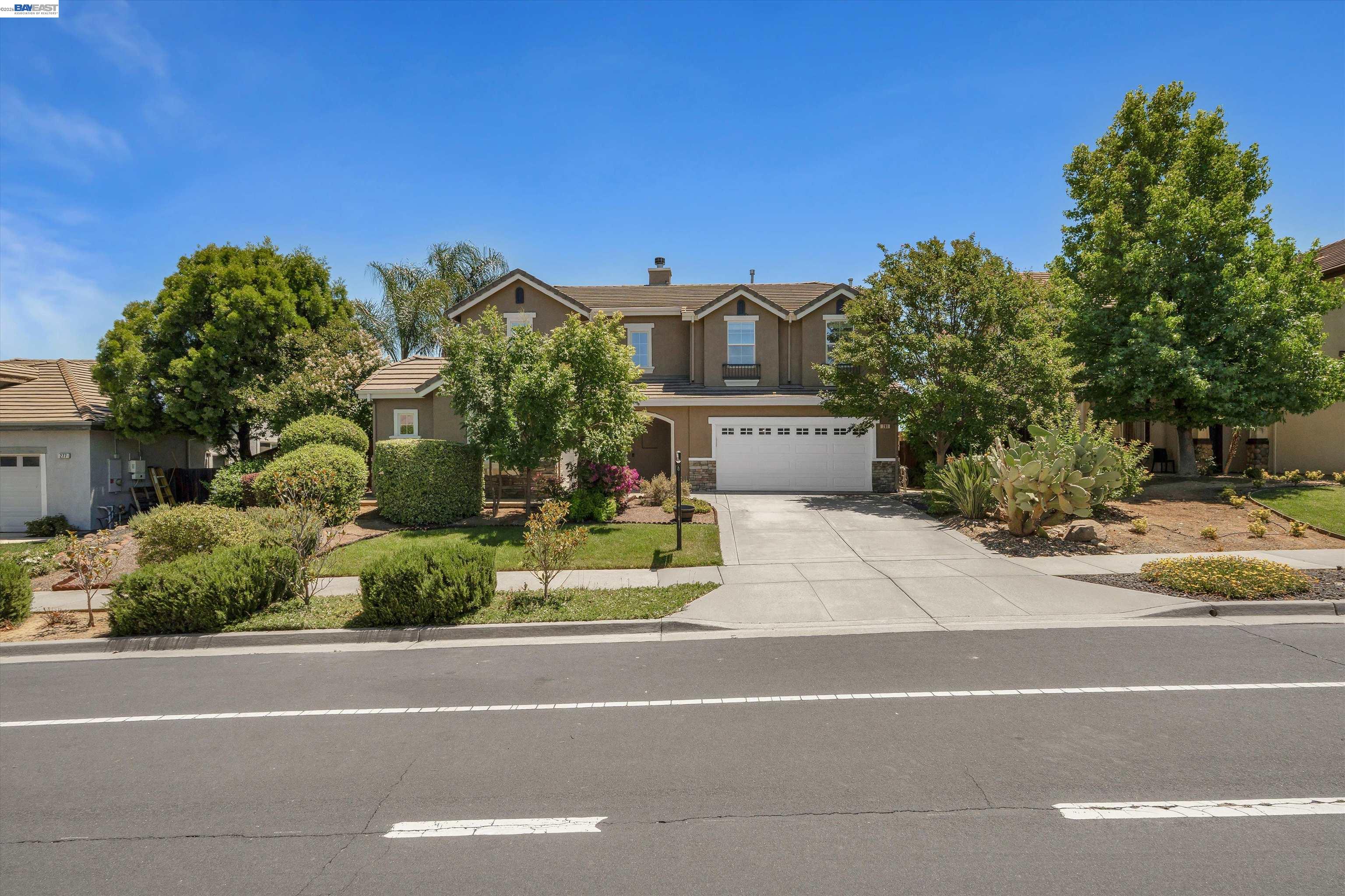 281 W Country Club Dr