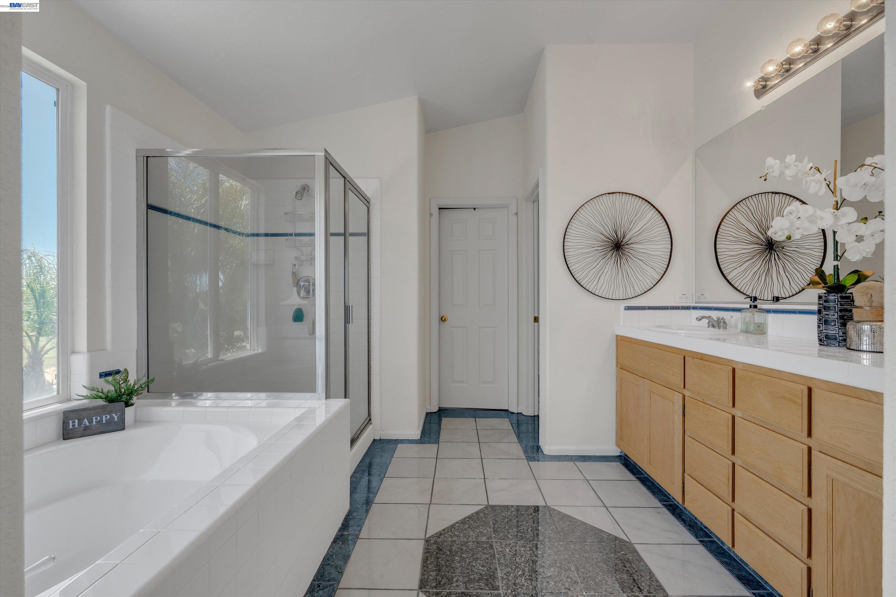 281 W Country Club Dr