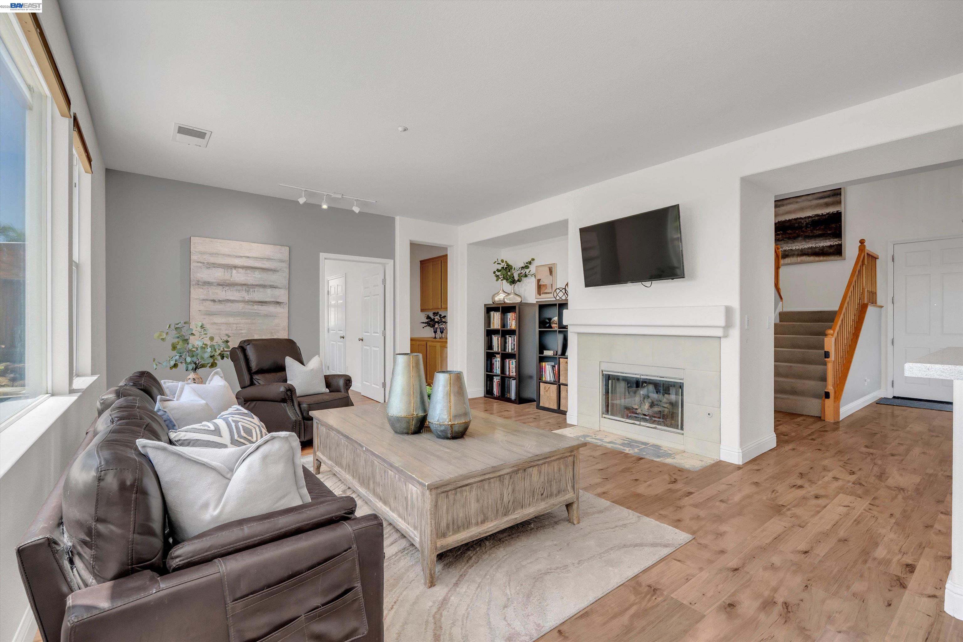 281 W Country Club Dr