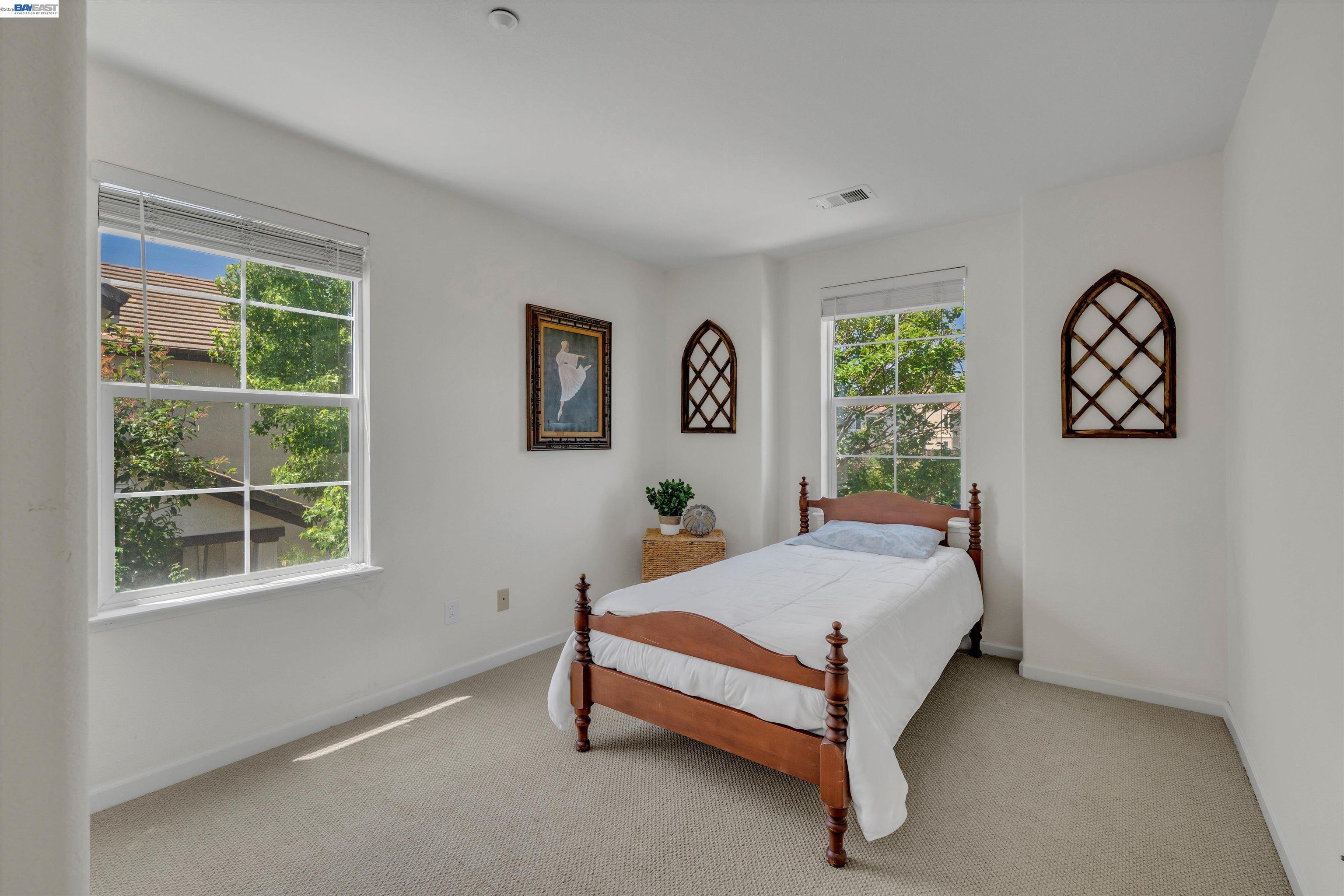 281 W Country Club Dr