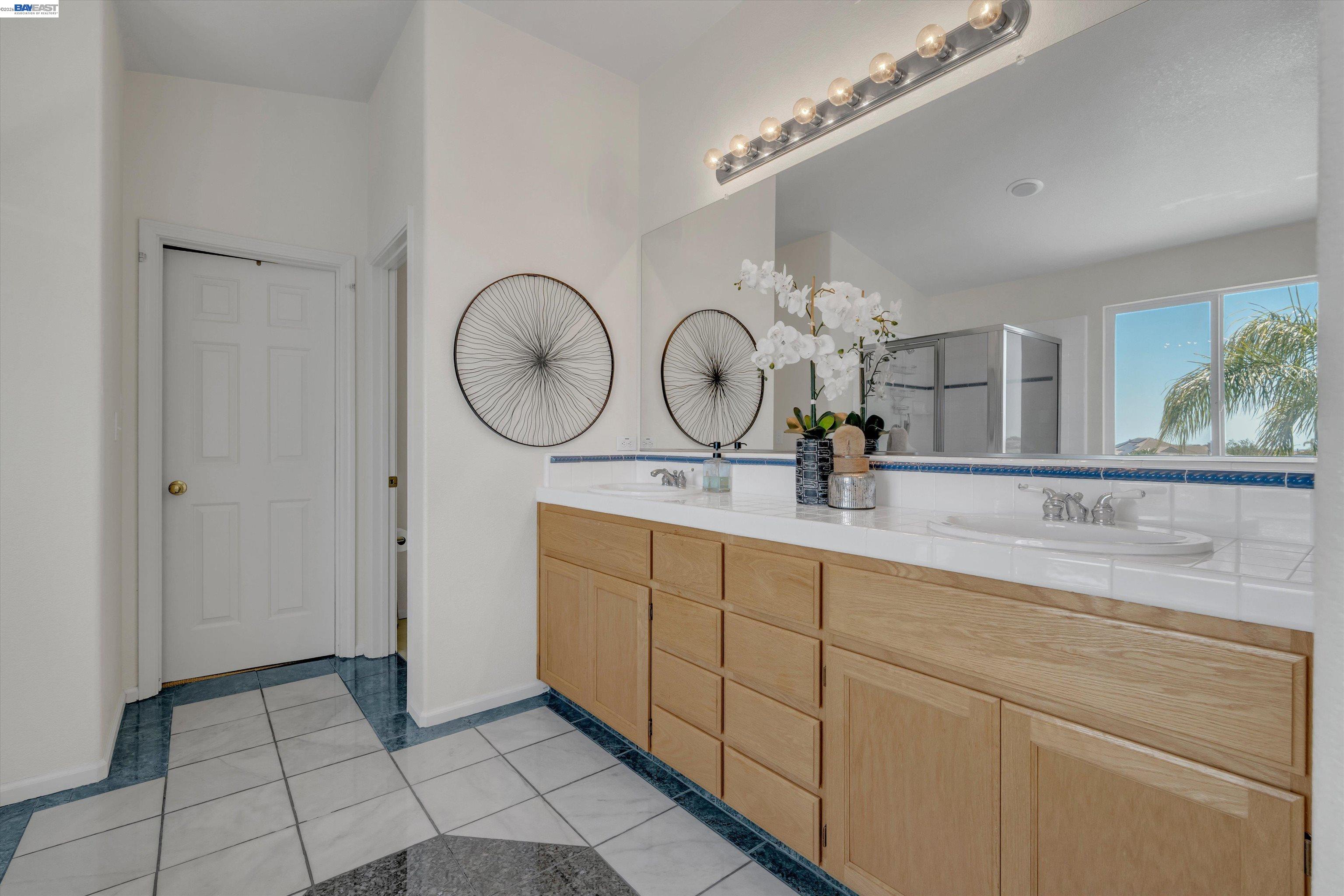 281 W Country Club Dr