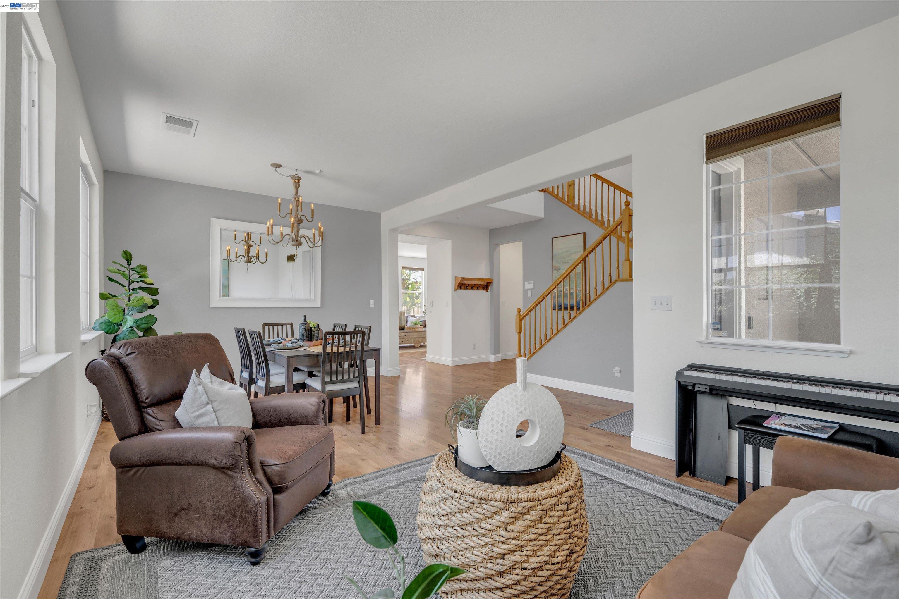 281 W Country Club Dr