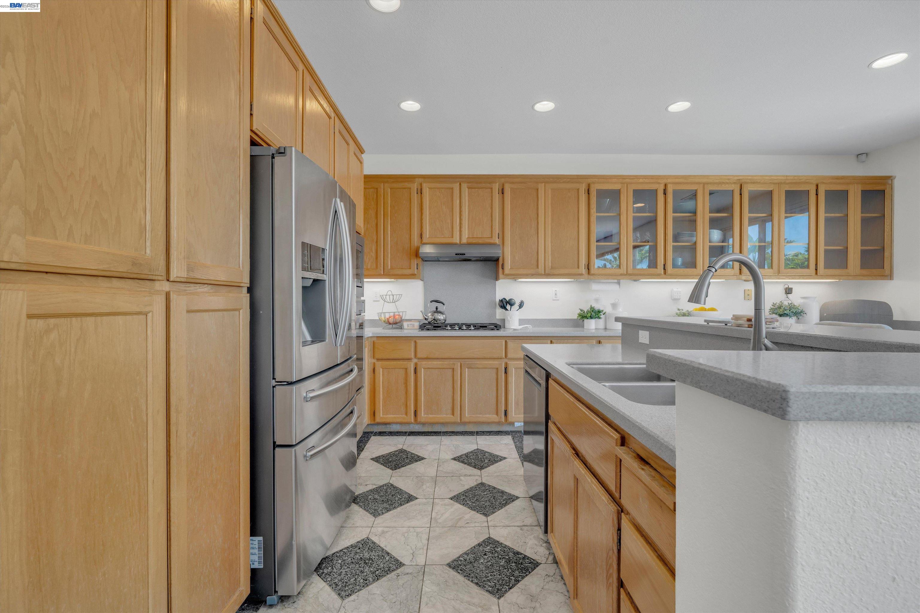 281 W Country Club Dr