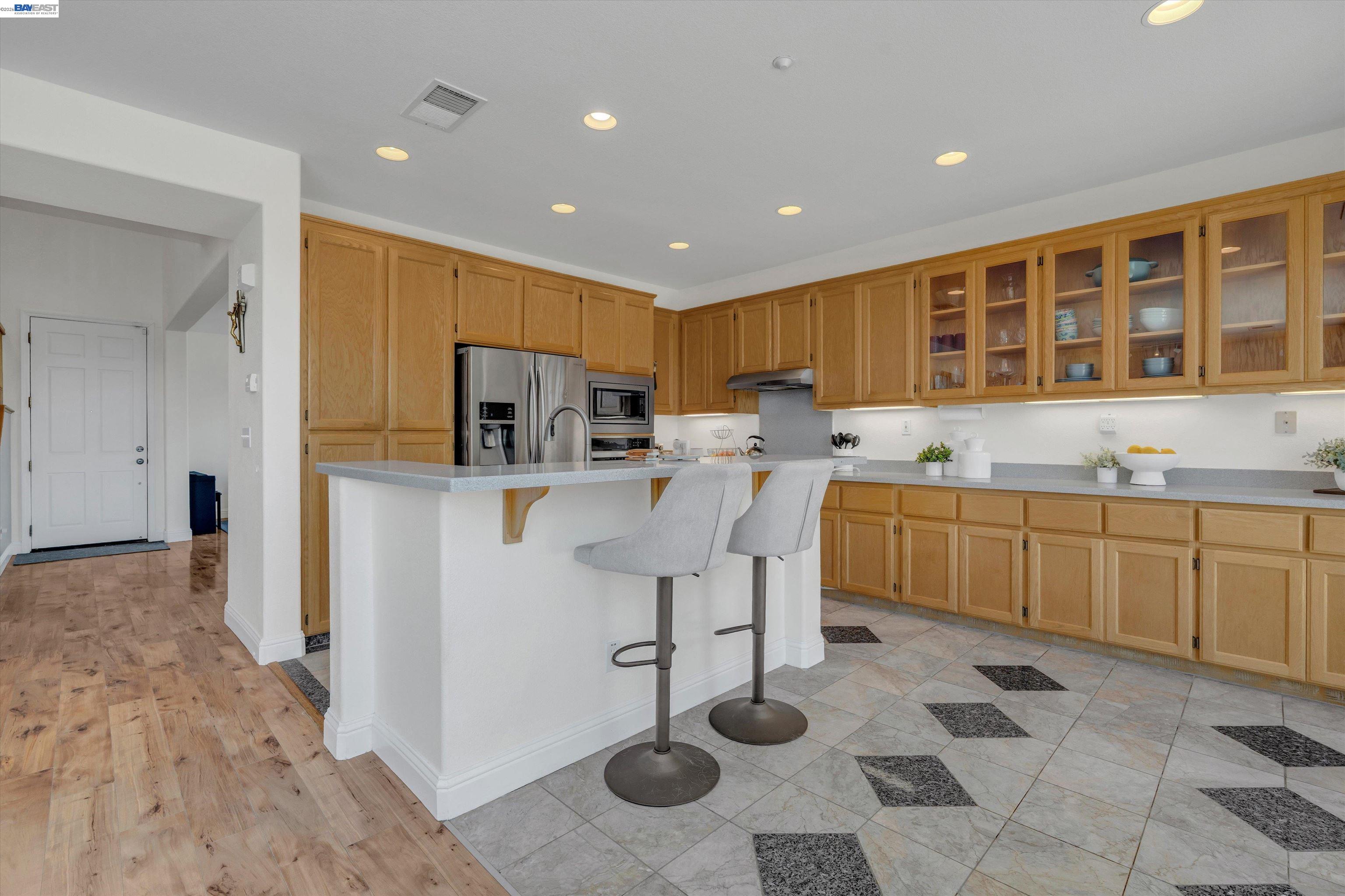 281 W Country Club Dr